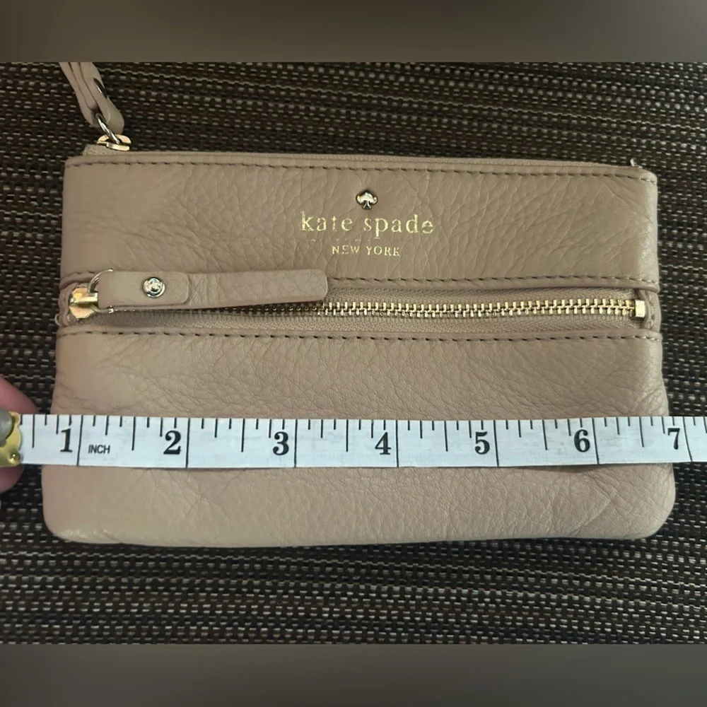 Kate Spade New York small wristlet wallet preloved.